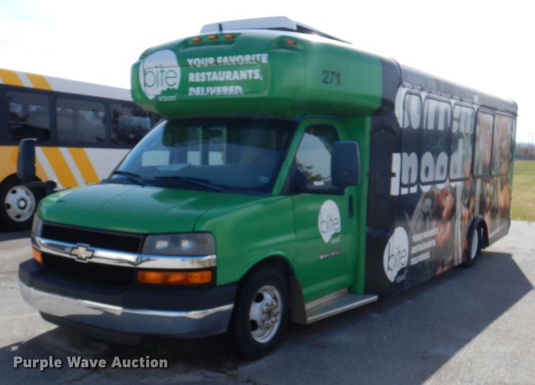 image for item DY9581 2010 Chevrolet Express G4500  shuttle bus