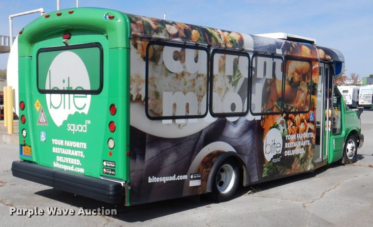 image for item DY9581 2010 Chevrolet Express G4500  shuttle bus