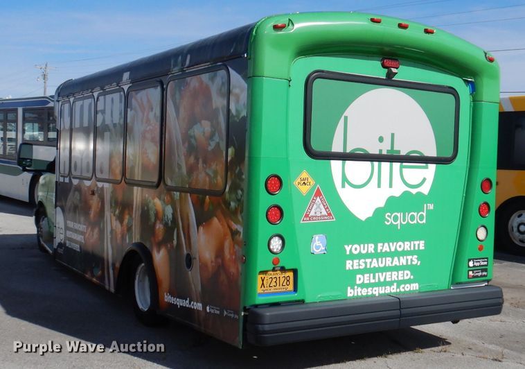 image for item DY9581 2010 Chevrolet Express G4500  shuttle bus