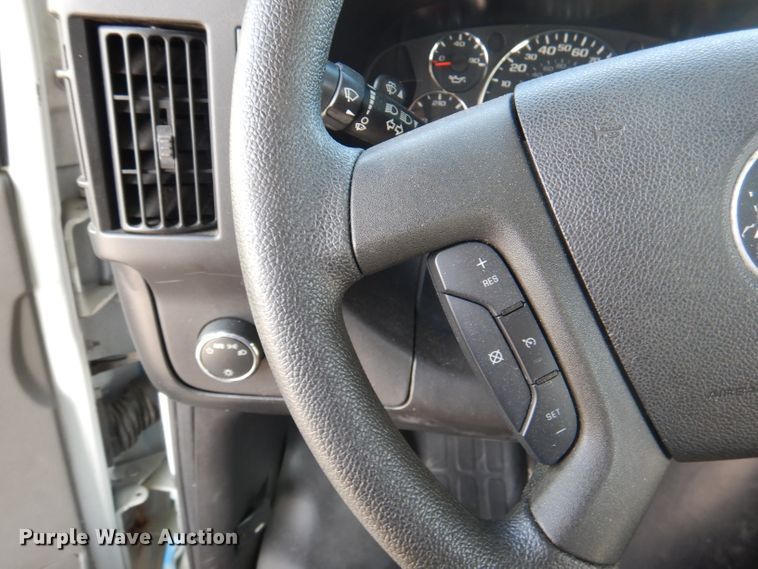 image for item DY9581 2010 Chevrolet Express G4500  shuttle bus