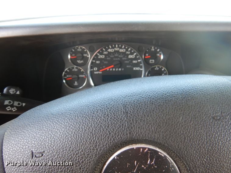 image for item DY9581 2010 Chevrolet Express G4500  shuttle bus