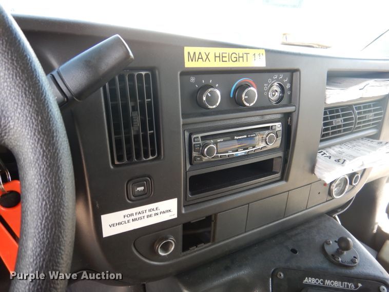 image for item DY9581 2010 Chevrolet Express G4500  shuttle bus