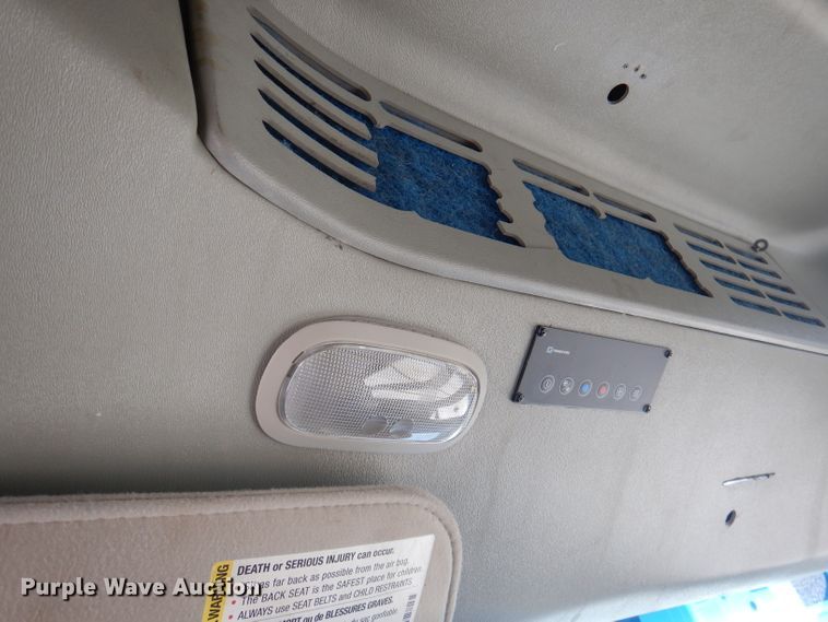 image for item DY9581 2010 Chevrolet Express G4500  shuttle bus