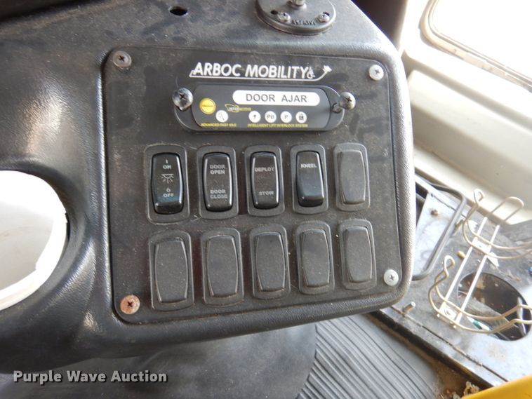 image for item DY9581 2010 Chevrolet Express G4500  shuttle bus