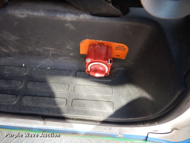 image for item DY9581 2010 Chevrolet Express G4500  shuttle bus