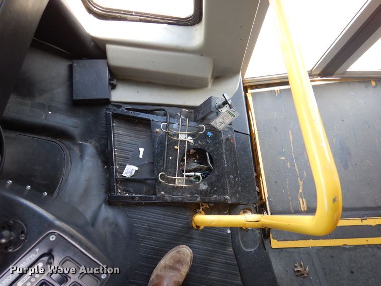 image for item DY9581 2010 Chevrolet Express G4500  shuttle bus