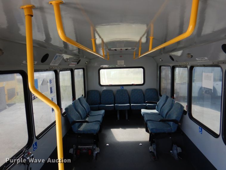 image for item DY9581 2010 Chevrolet Express G4500  shuttle bus