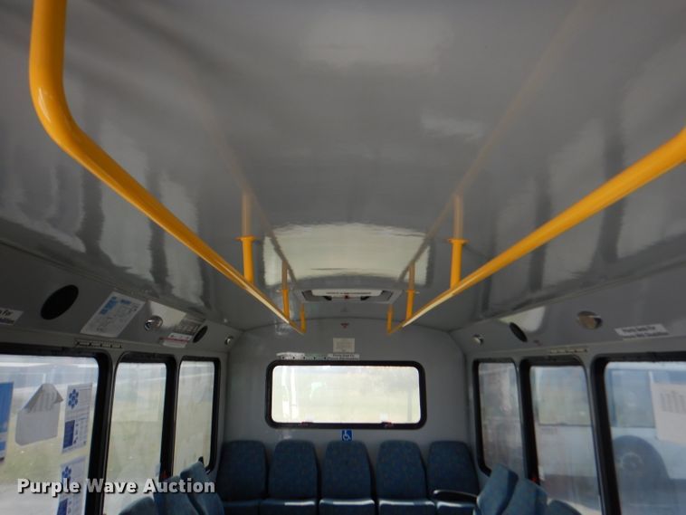 image for item DY9581 2010 Chevrolet Express G4500  shuttle bus