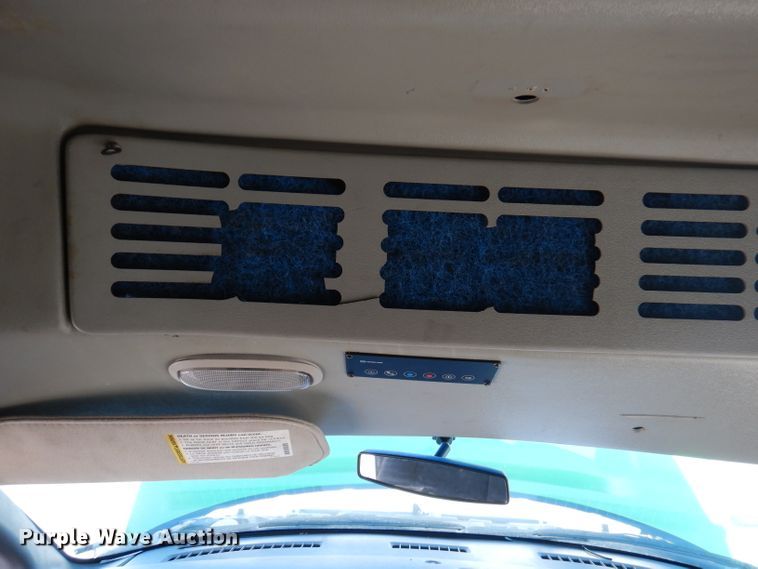 image for item DY9581 2010 Chevrolet Express G4500  shuttle bus