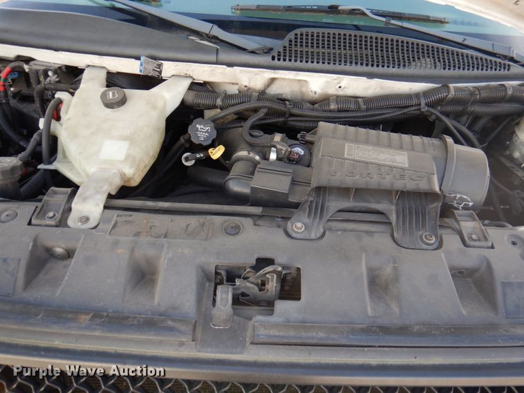 image for item DY9581 2010 Chevrolet Express G4500  shuttle bus