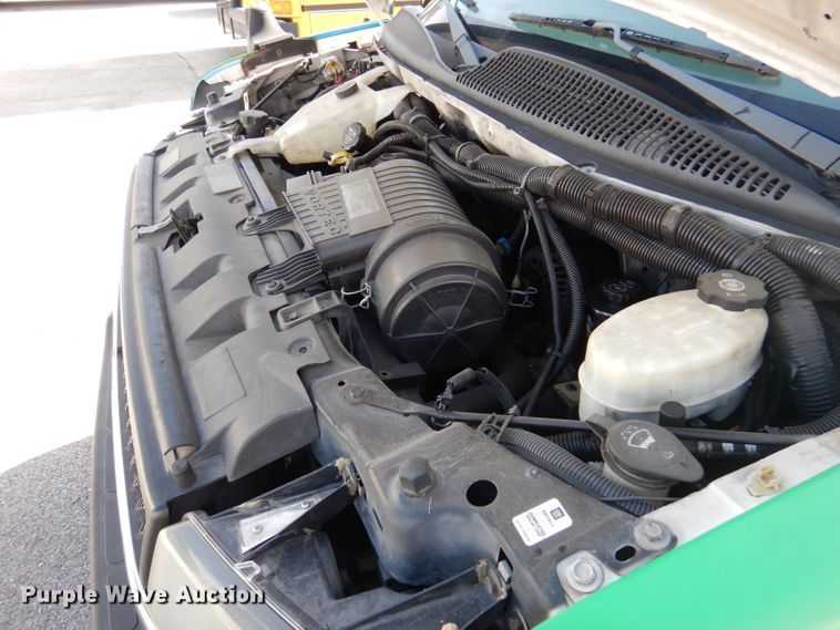 image for item DY9581 2010 Chevrolet Express G4500  shuttle bus