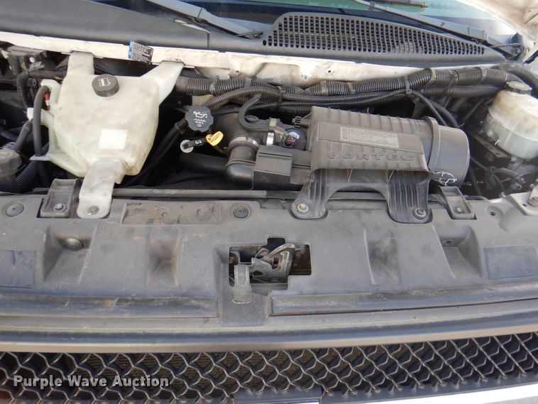 image for item DY9581 2010 Chevrolet Express G4500  shuttle bus