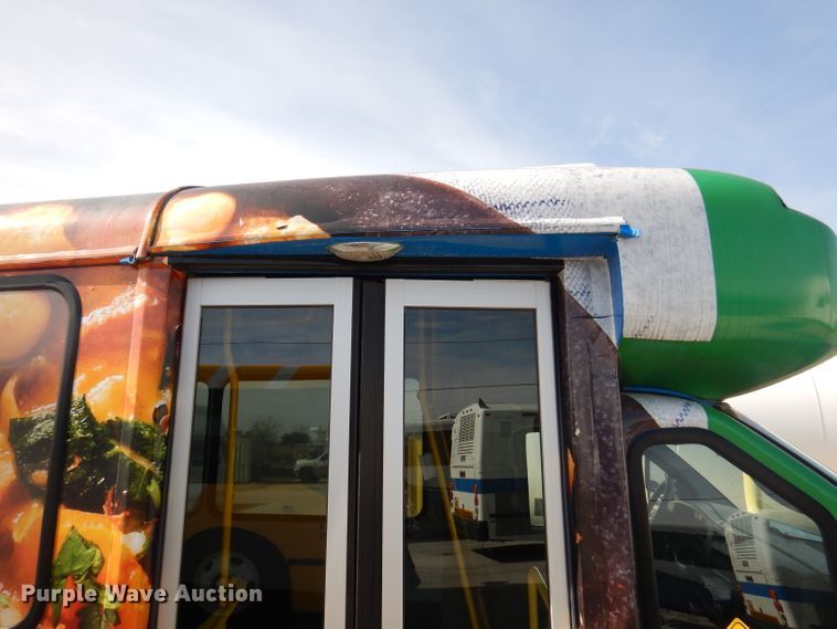 image for item DY9581 2010 Chevrolet Express G4500  shuttle bus