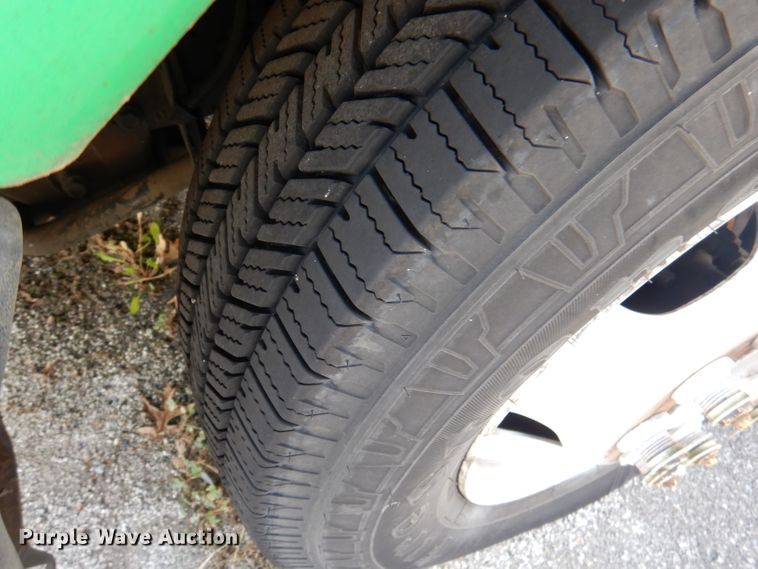 image for item DY9581 2010 Chevrolet Express G4500  shuttle bus