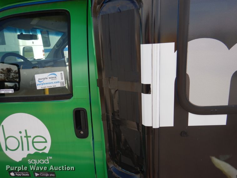 image for item DY9581 2010 Chevrolet Express G4500  shuttle bus