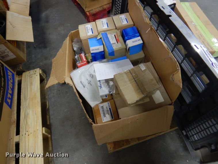 image for item DY9594 Bus parts