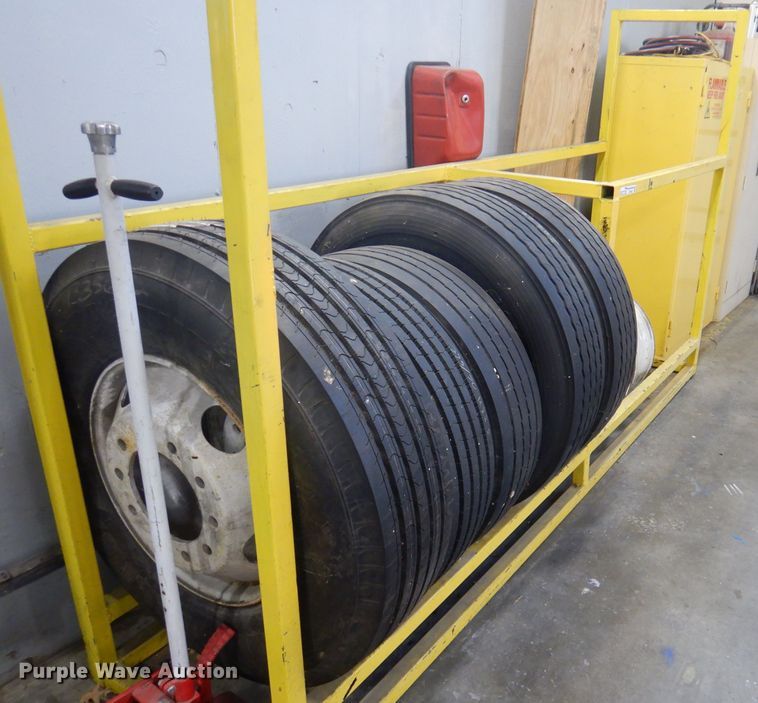 image for item DY9600 (5) tires and wheels