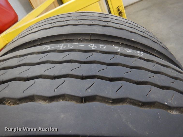 image for item DY9600 (5) tires and wheels