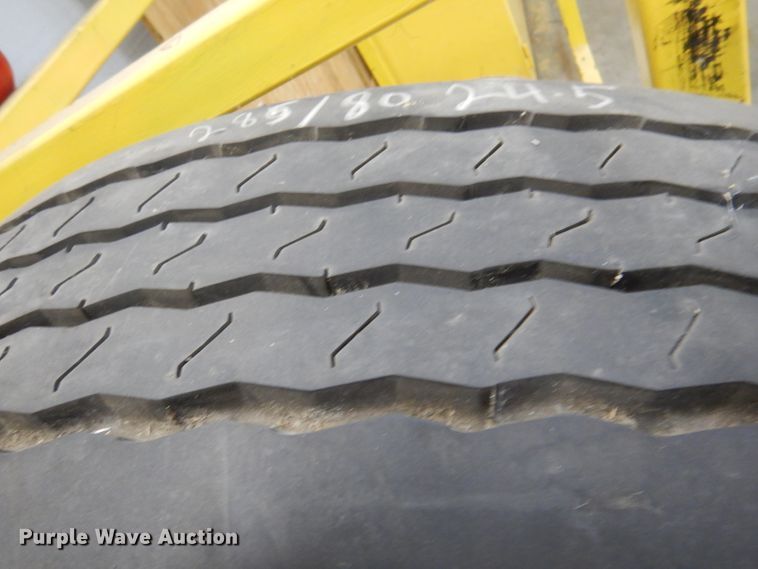 image for item DY9600 (5) tires and wheels