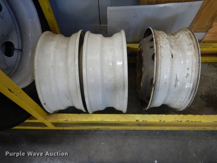 image for item DY9600 (5) tires and wheels