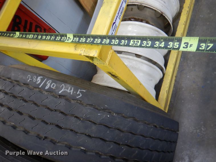 image for item DY9600 (5) tires and wheels