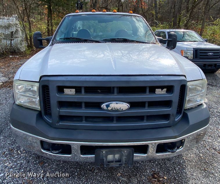 image for item EL9603 2006 Ford F550 Super Duty  utility truck