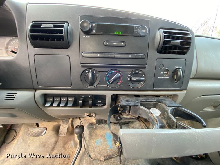 image for item EL9603 2006 Ford F550 Super Duty  utility truck