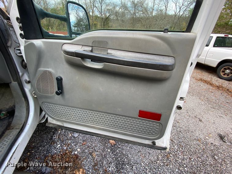 image for item EL9603 2006 Ford F550 Super Duty  utility truck