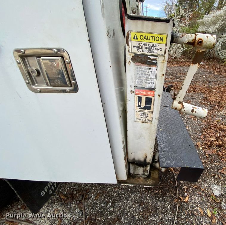 image for item EL9603 2006 Ford F550 Super Duty  utility truck