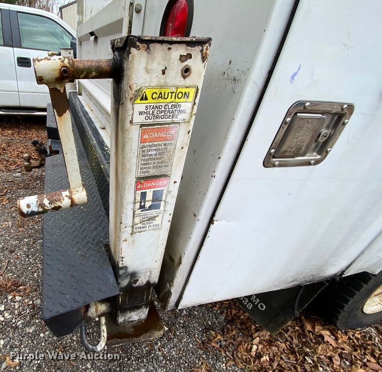 image for item EL9603 2006 Ford F550 Super Duty  utility truck