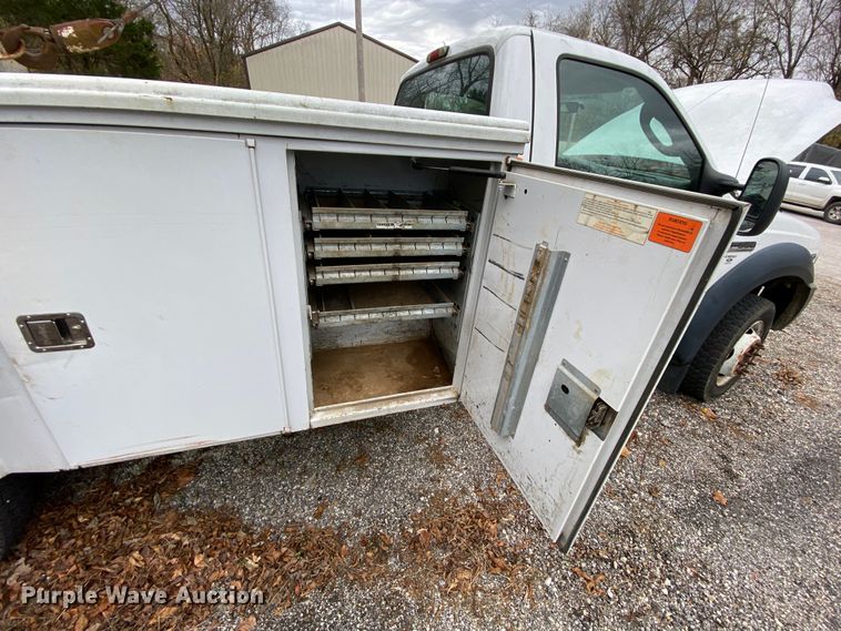 image for item EL9603 2006 Ford F550 Super Duty  utility truck
