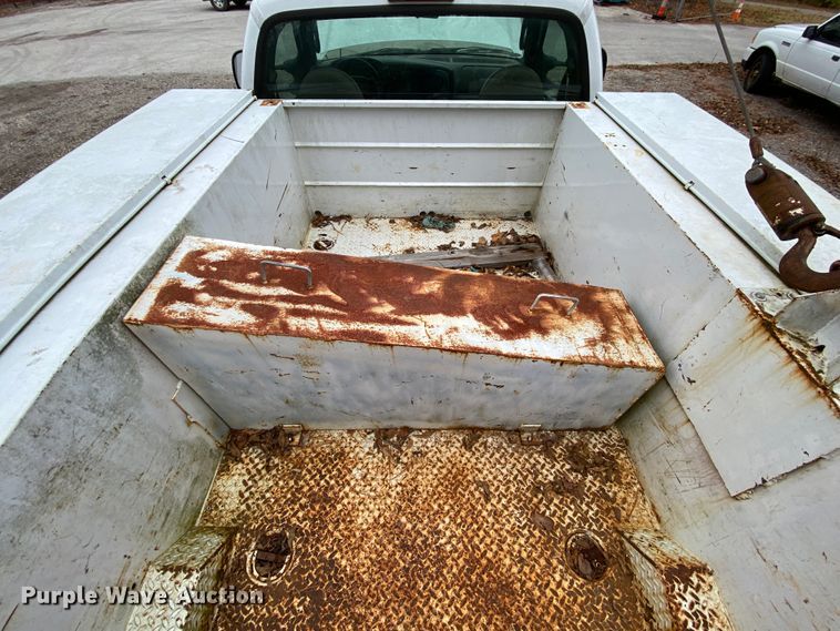 image for item EL9603 2006 Ford F550 Super Duty  utility truck