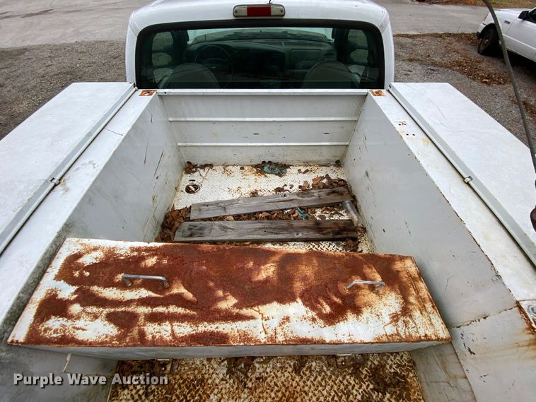 image for item EL9603 2006 Ford F550 Super Duty  utility truck