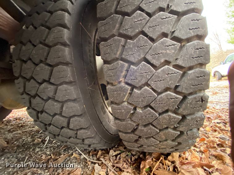 image for item EL9603 2006 Ford F550 Super Duty  utility truck