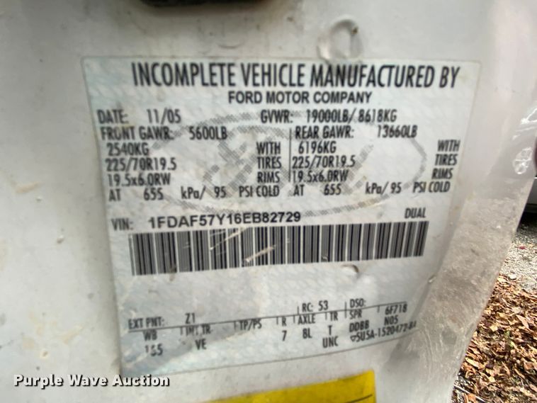 image for item EL9603 2006 Ford F550 Super Duty  utility truck