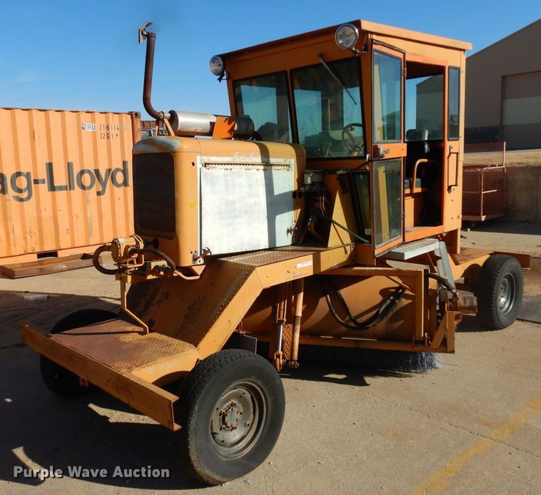 image for item EY9118 Broce  broom