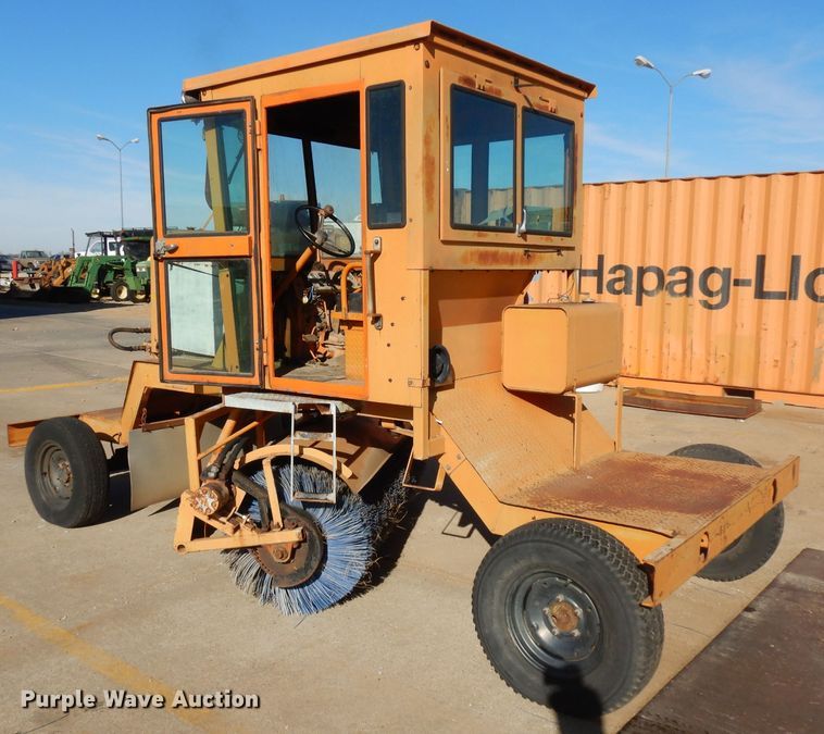 image for item EY9118 Broce  broom