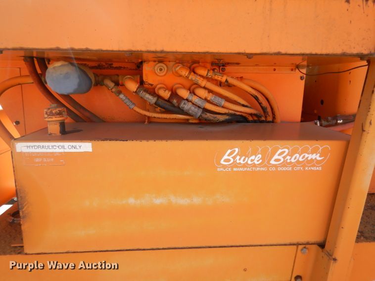 image for item EY9118 Broce  broom