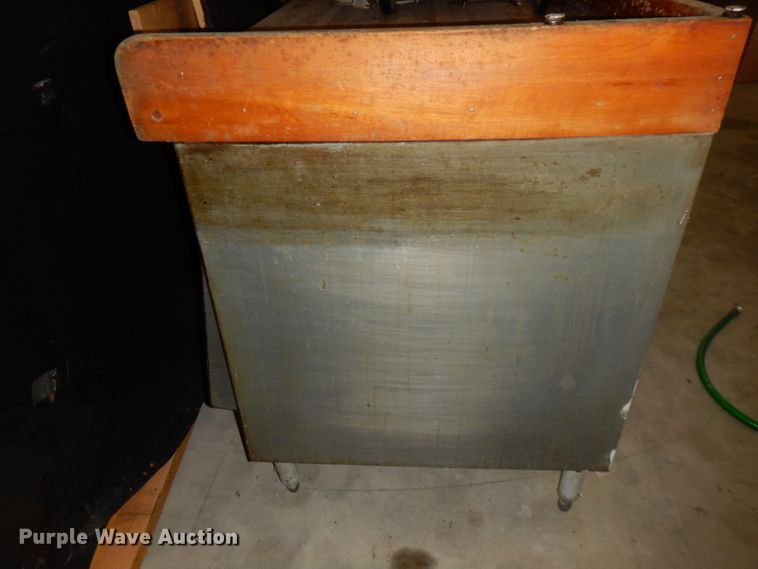 image for item FR9146 Butcherblock top table