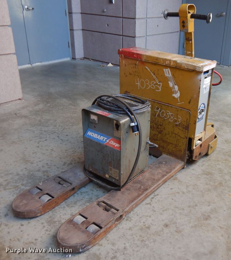 image for item FW9899 Yale MP060C2M2748 pallet jack