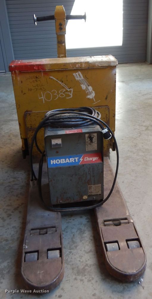 image for item FW9899 Yale MP060C2M2748 pallet jack