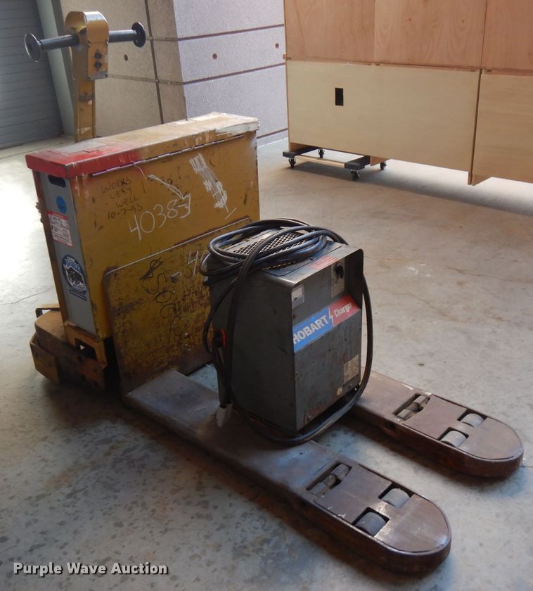 image for item FW9899 Yale MP060C2M2748 pallet jack