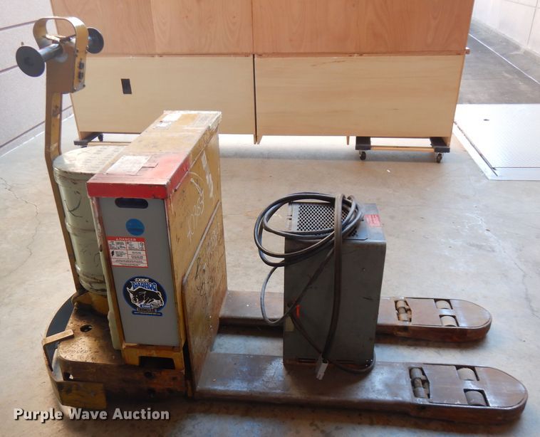 image for item FW9899 Yale MP060C2M2748 pallet jack