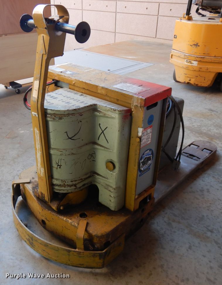 image for item FW9899 Yale MP060C2M2748 pallet jack