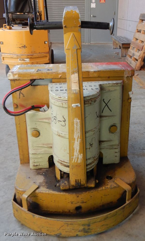 image for item FW9899 Yale MP060C2M2748 pallet jack