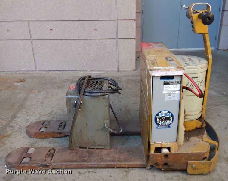 image for item FW9899 Yale MP060C2M2748 pallet jack