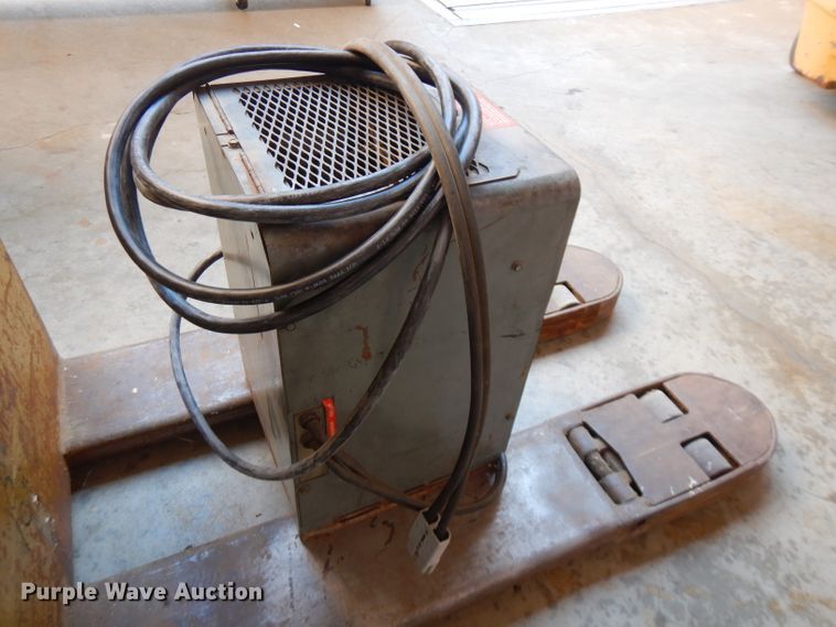 image for item FW9899 Yale MP060C2M2748 pallet jack