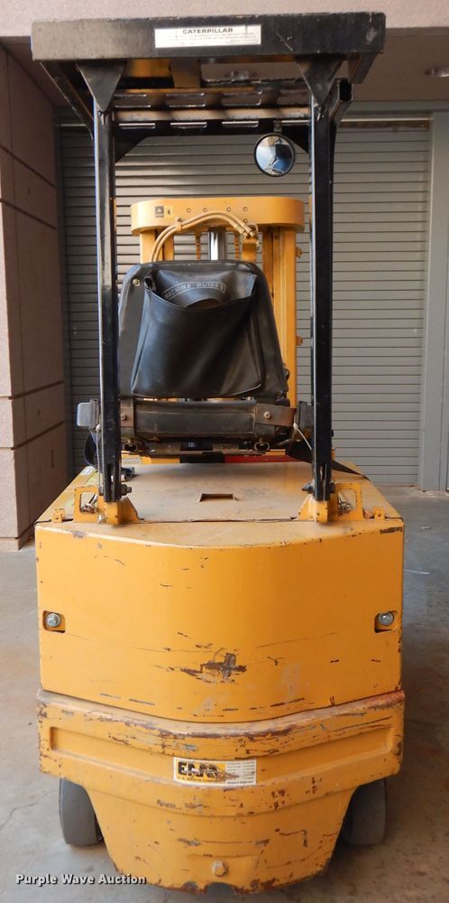 image for item FW9900 Caterpillar MC30  forklift