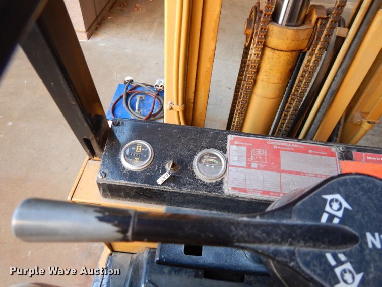 image for item FW9900 Caterpillar MC30  forklift