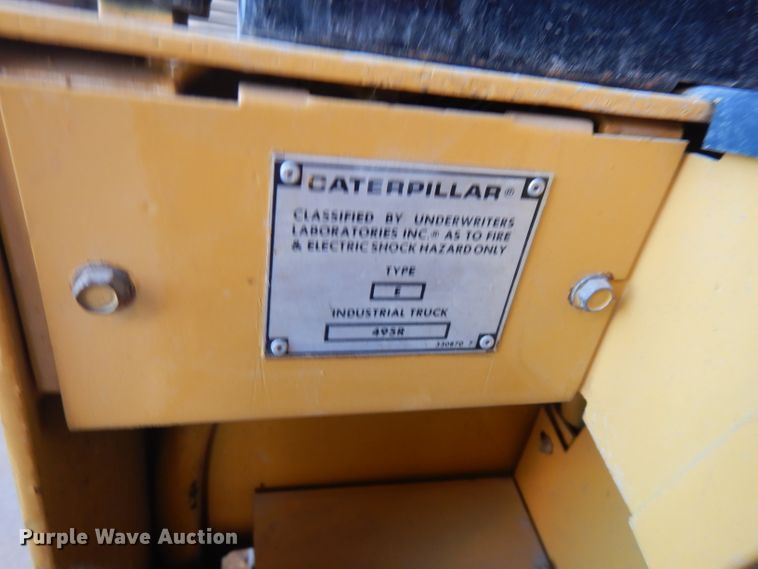 image for item FW9900 Caterpillar MC30  forklift